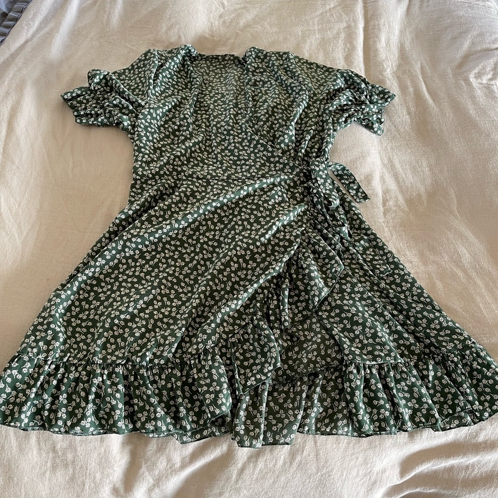 Super cute green wrap dress size 2XL.